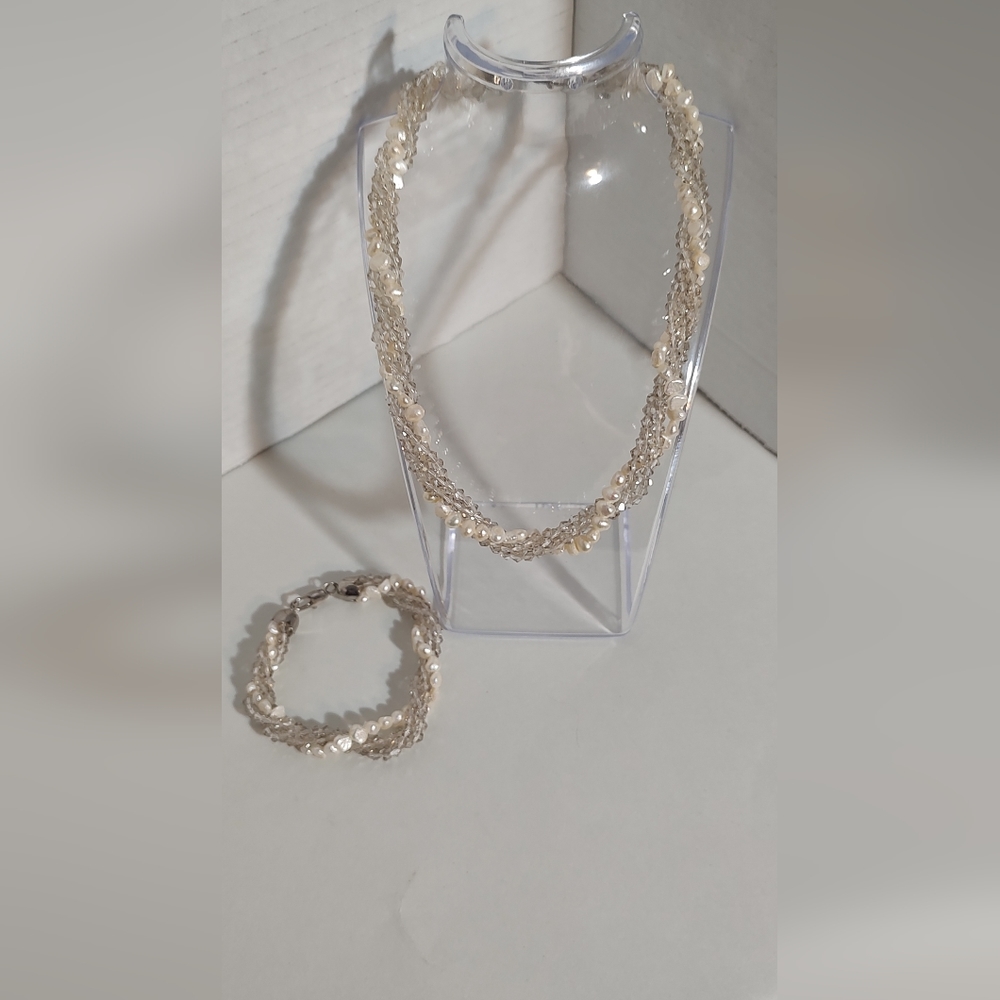 Beaded necklace and bracelet set